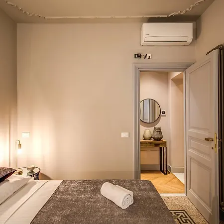 Decharme With Terrace In Monti Rome