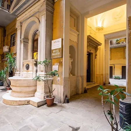 Decharme With Terrace In Monti Apartment Rom