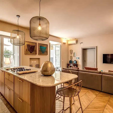 Decharme With Terrace In Monti Apartment Rom